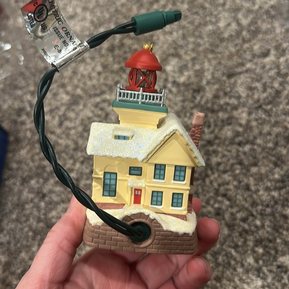 Hallmark Lighthouse Greetings ornament - Picture 5 of 5